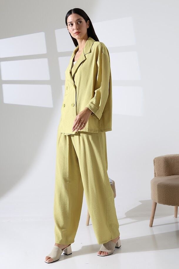 SARI GÖMLE TAKIM
